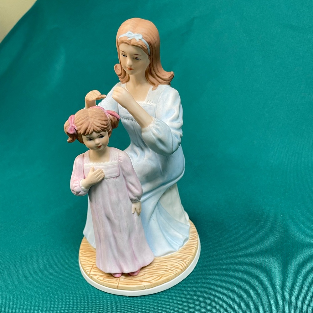 Elegant Mother and Child Figurine - Fine Porcelain